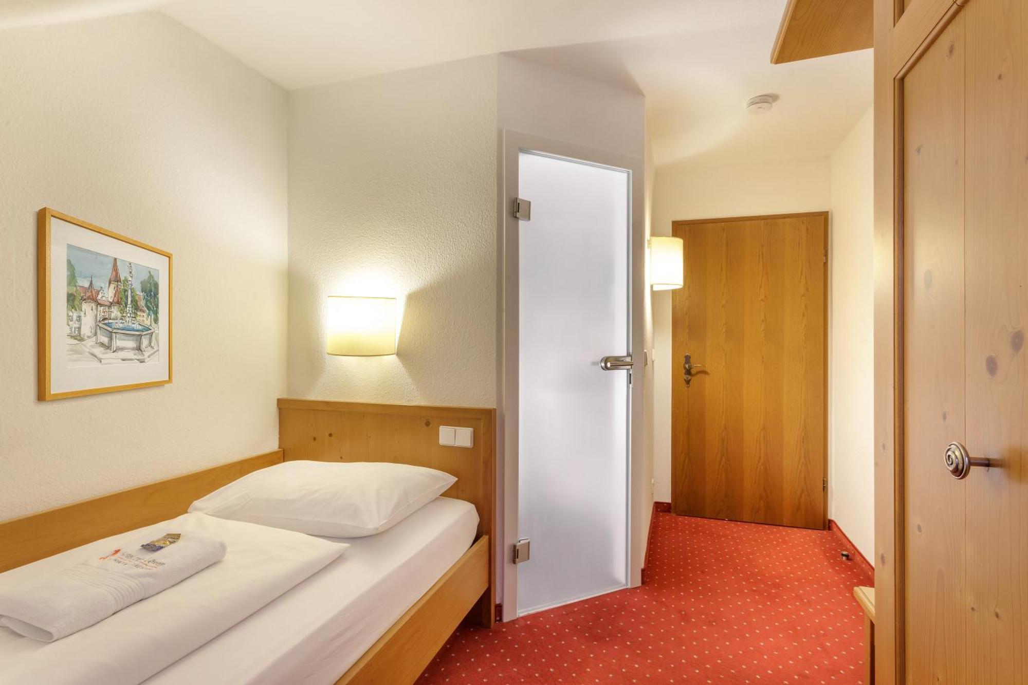 Hotel Zum Loewen Weißenhorn Esterno foto