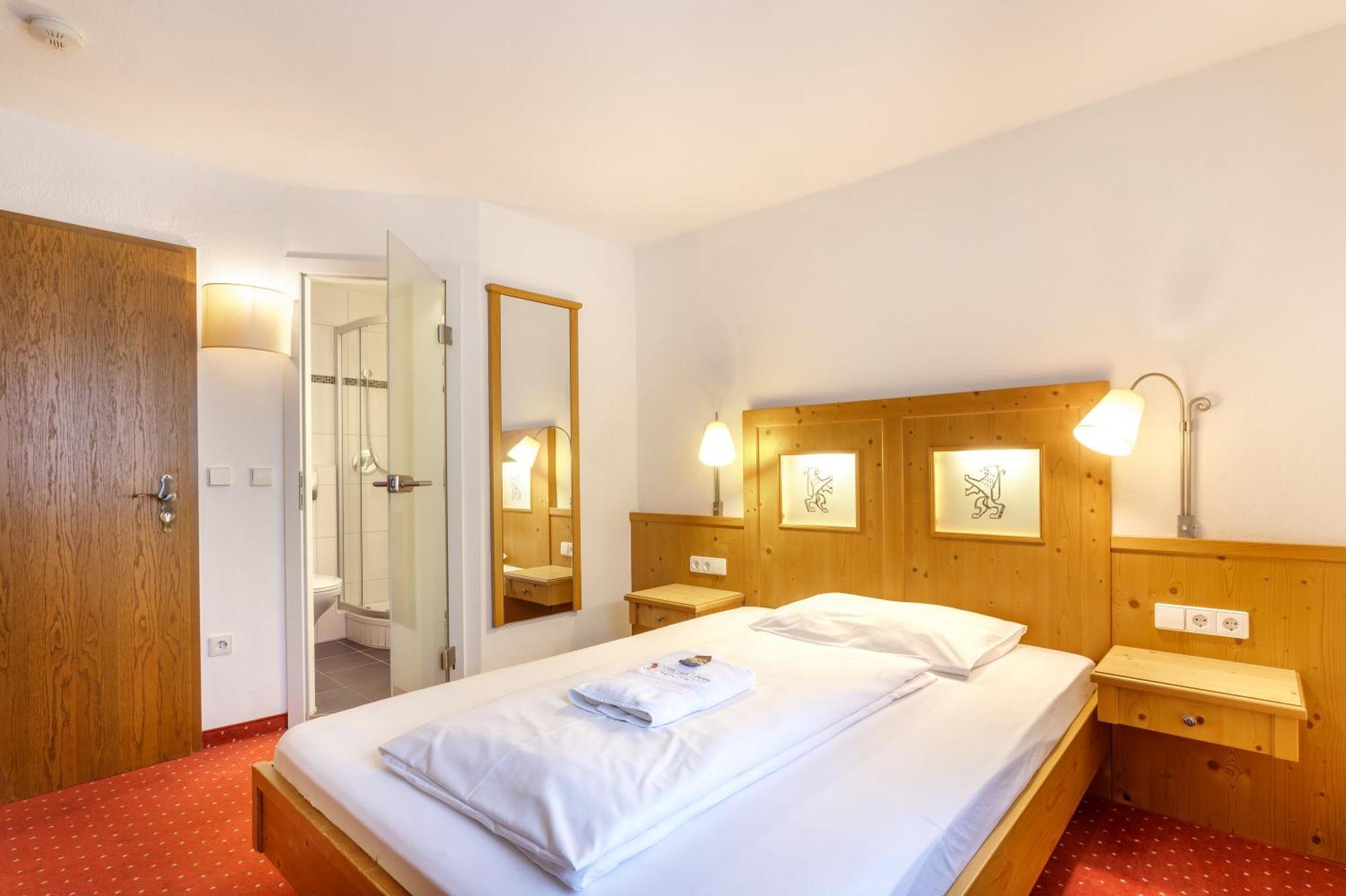 Hotel Zum Loewen Weißenhorn Esterno foto
